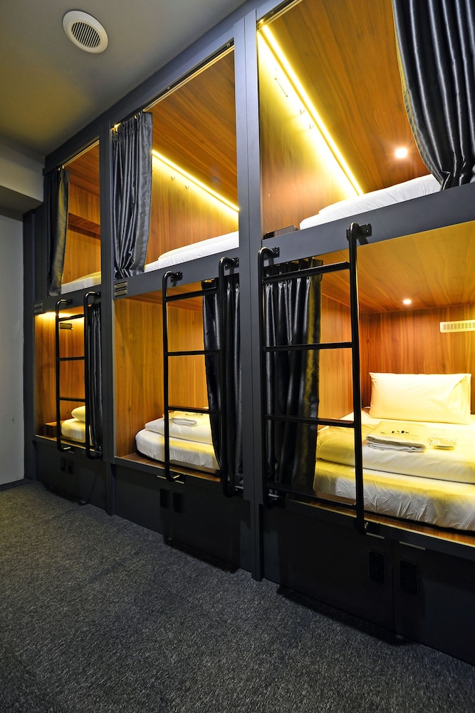 Private Room with 12 Single Pods photo 1