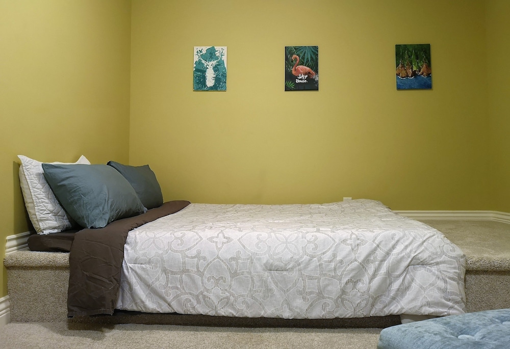 Classic Studio Suite, 4 Bedrooms, Hot Tub, Lake View photo 1