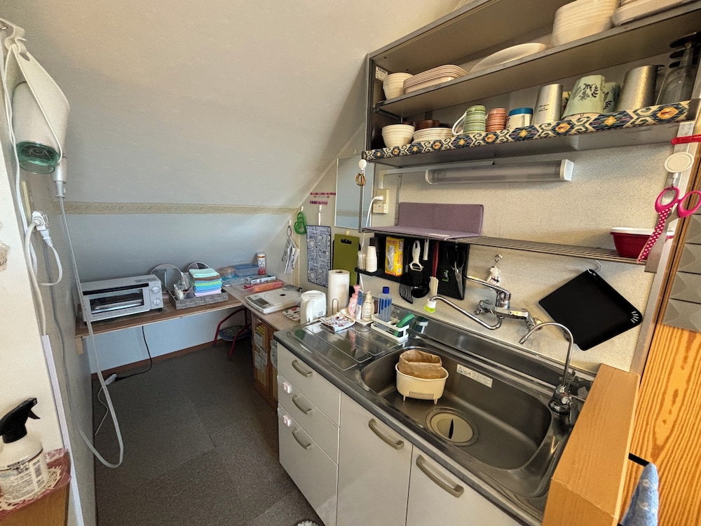 Economy Quadruple Room, Non Smoking, Kitchenette photo 3