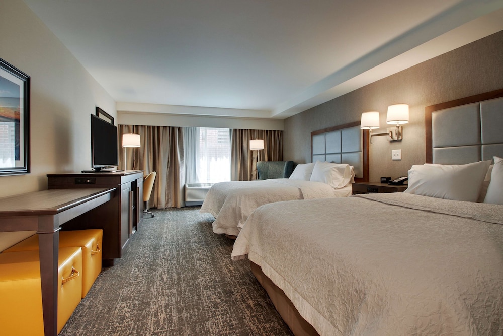 Room, 2 Queen Beds, Non Smoking (Drinks & Snacks) - Photo 6