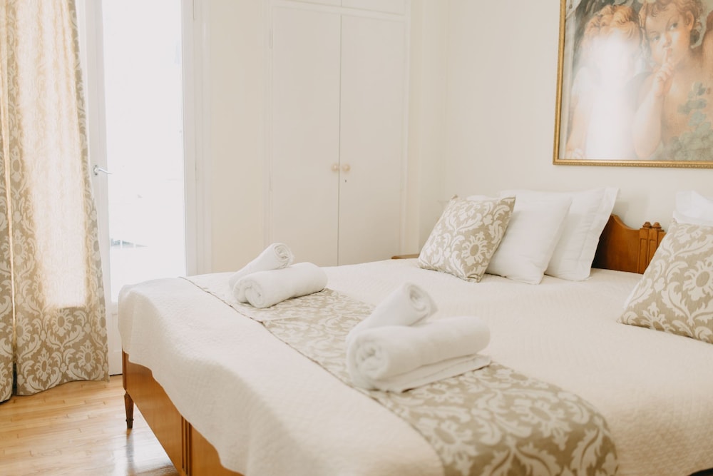 Traditional Apartment, 1 King Bed with Sofa bed, Balcony, City View