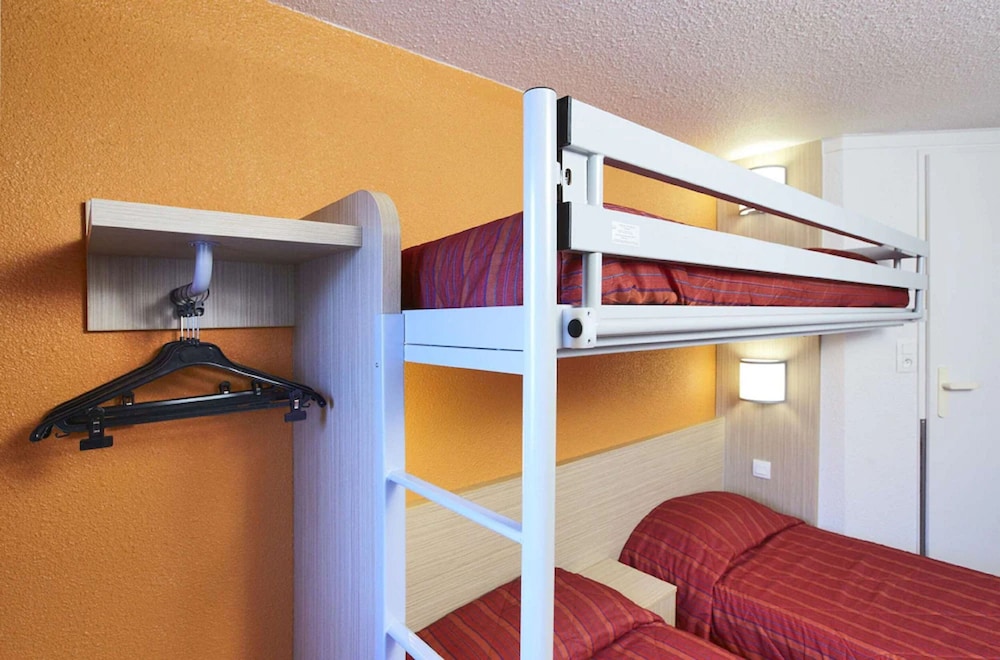 Standard Room, 3 Twin Beds photo 2