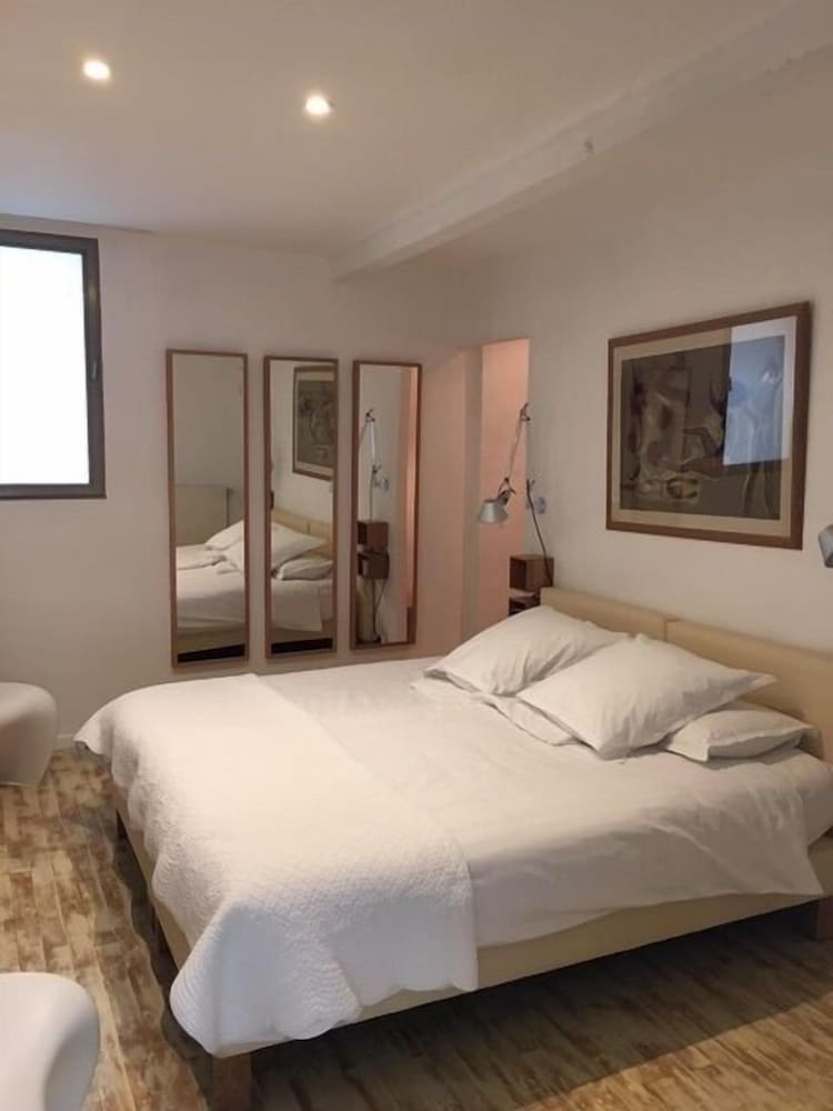 Standard Double Room, Private Bathroom photo 2