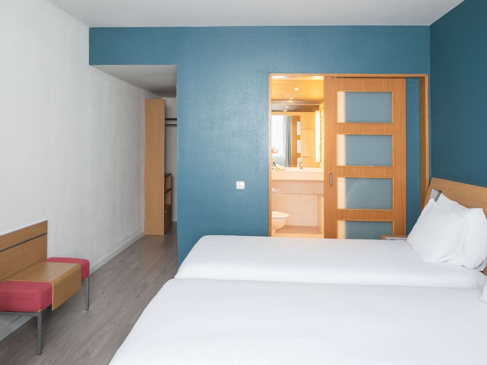 Classic Room, 2 Twin Beds - Photo 1