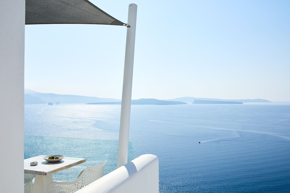 Honeymoon Suite with Outdoor Hot Tub and Caldera View - Photo 10