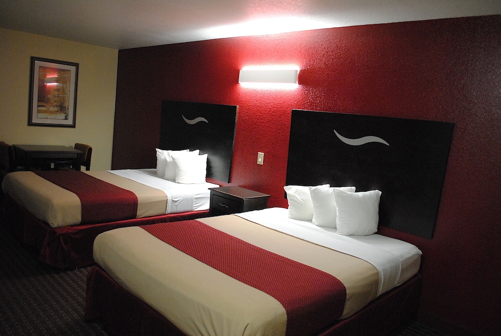 Standard Room, 2 Queen Beds, Smoking photo 2