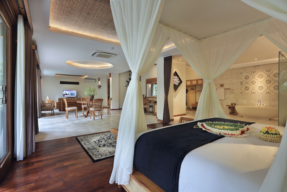 Royal Suite with Jacuzzi (with Daily Afternoon Tea)