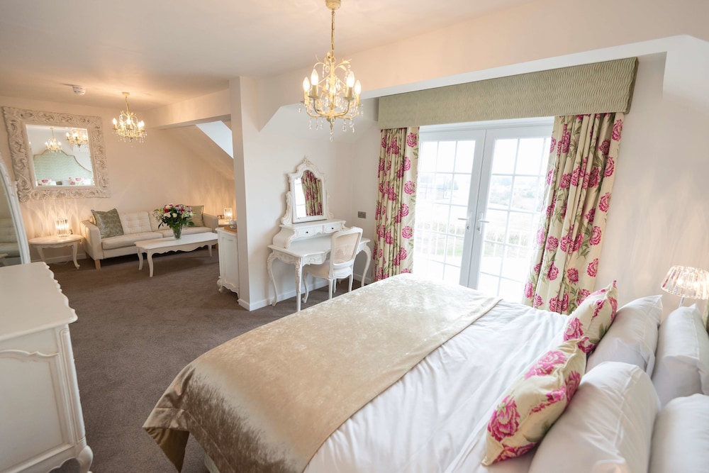 Suite, 1 Double Bed, Non Smoking - Photo 1
