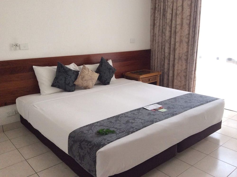 1 Bedroom Hibiscus Apartment - Photo 2