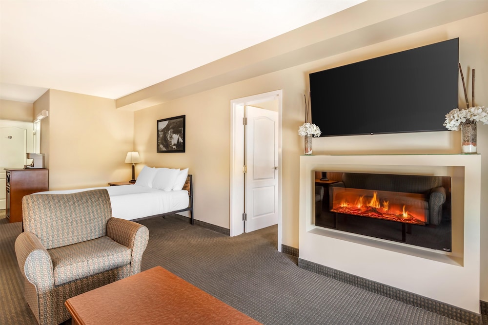 Family Suite, Multiple Beds, Non Smoking, Refrigerator & Microwave (with Sofabed)