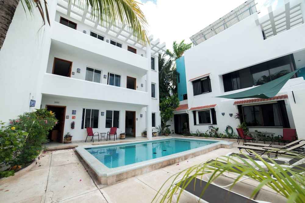 Standard Room, 1 King Bed, Private Bathroom, Pool View photo 3