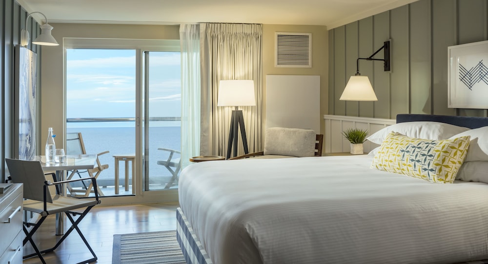 Ledges Two Bedroom Oceanfront Suite