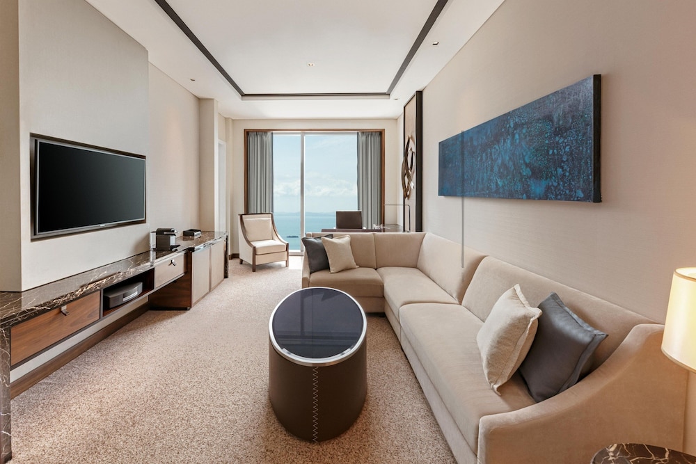 1 King Bed, Club Lounge Access, 1 Bedroom Suite photo 2