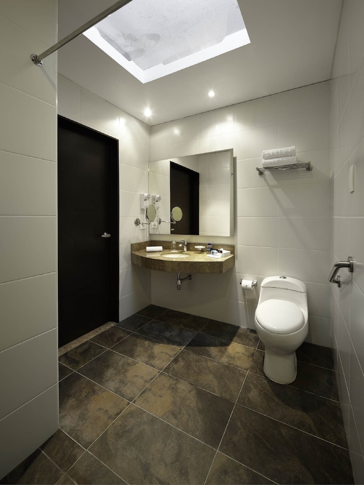 Standard Room, 2 Twin Beds (Standard Twin Room) - Photo 2