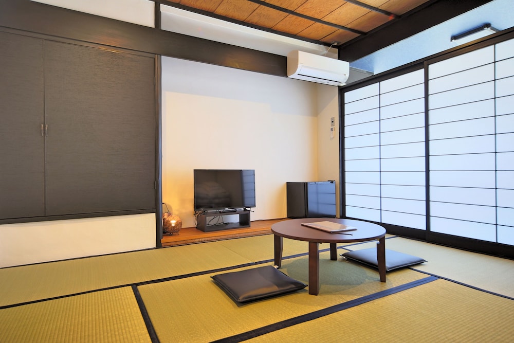 Standard Japanese Style Room, Shared Bathroom photo 3