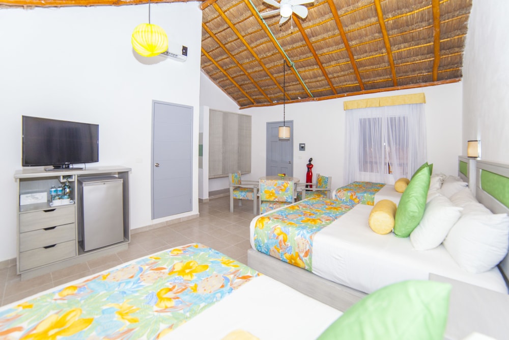 Family Room, 1 Bedroom, Ensuite - Photo 2