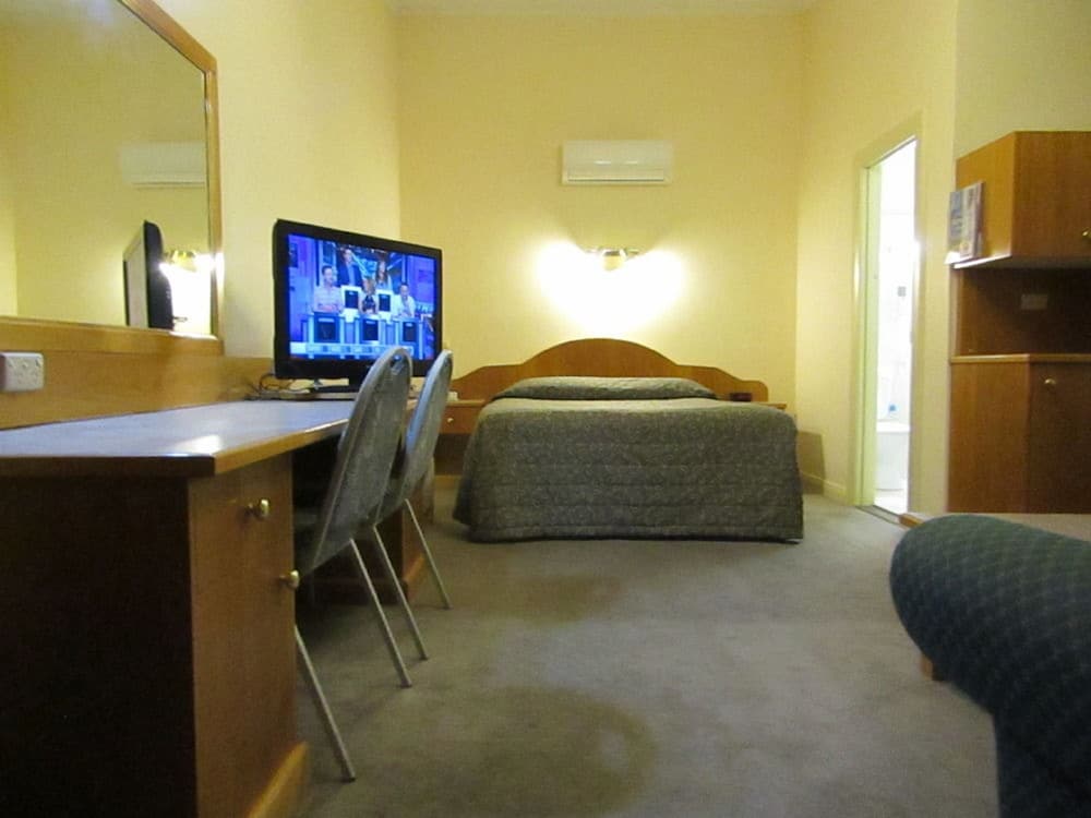 Standard Room (Queen/Twin) photo 2
