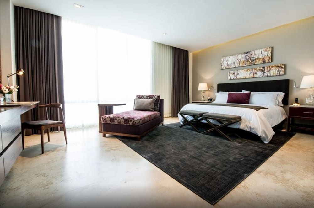 Square Suite