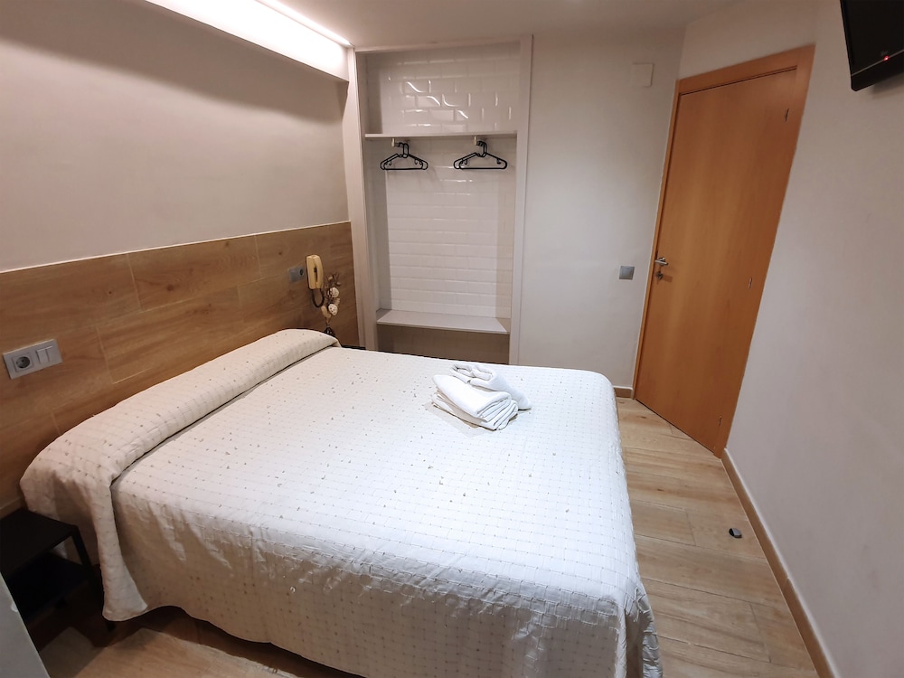 Double Room, Shared Bathroom (Shower in room) photo 3