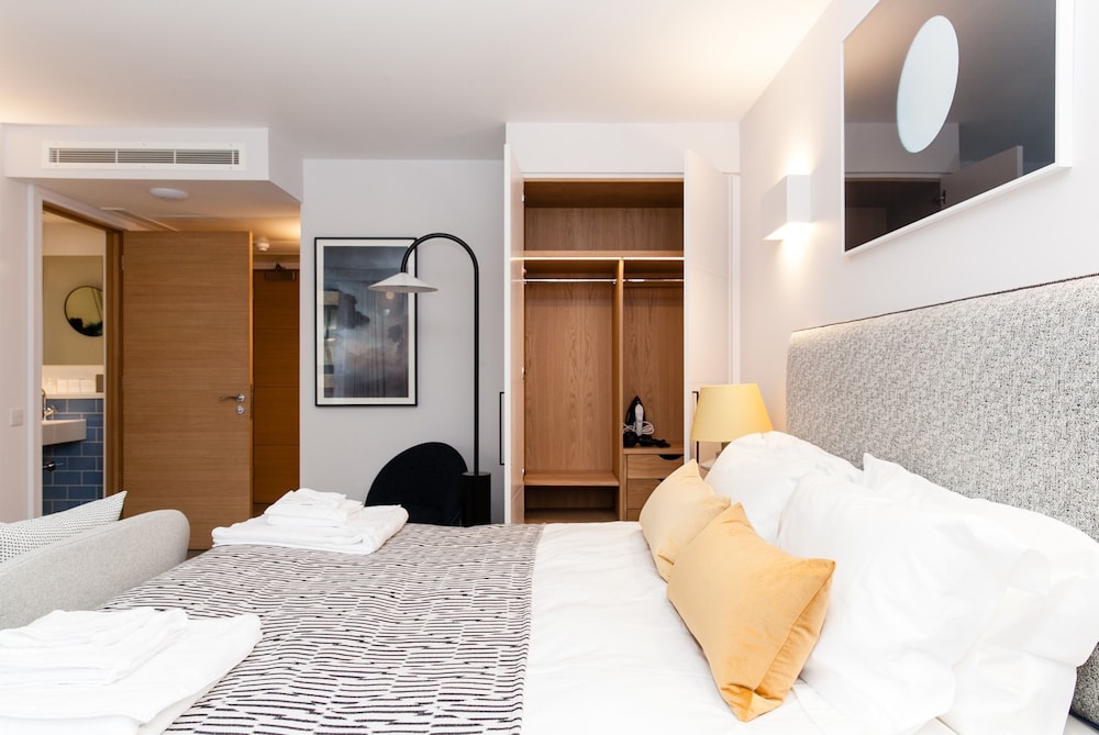 Studio, 1 Double Bed thumbnail 6