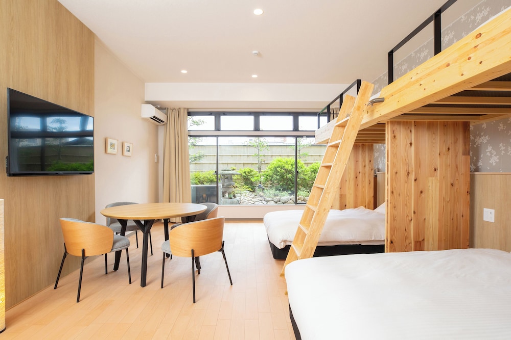 Superior Quadruple Room photo 2