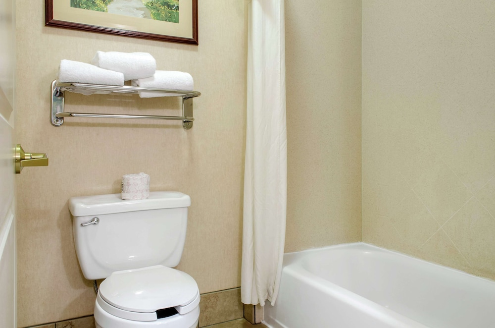 Suite, 2 Queen Beds - Photo 7