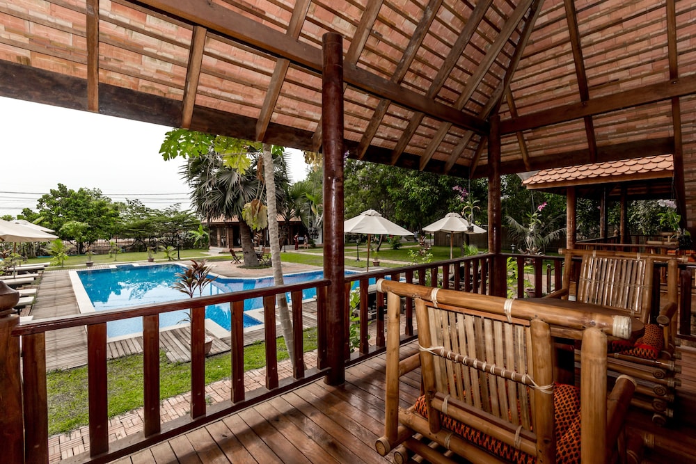 Deluxe Double Room, Balcony, Pool View photo 3