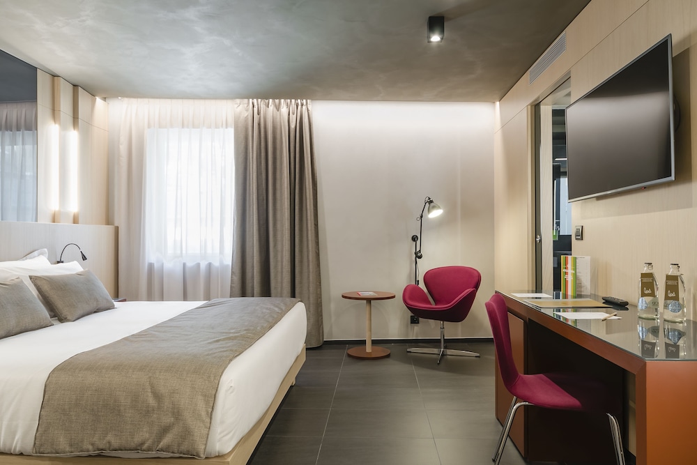 Premium Room, 1 King Bed photo 1