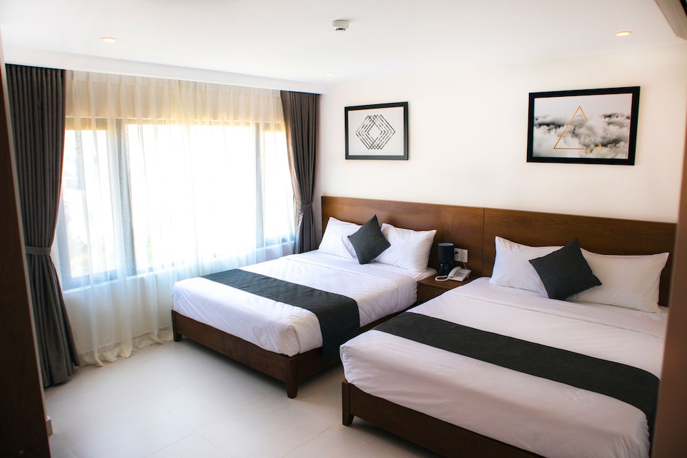 Deluxe Two Queen Beds (large room + city view)