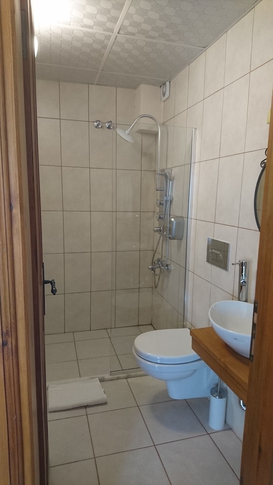 Deluxe Double Room, 1 Double Bed, Garden View, Garden Area photo 3