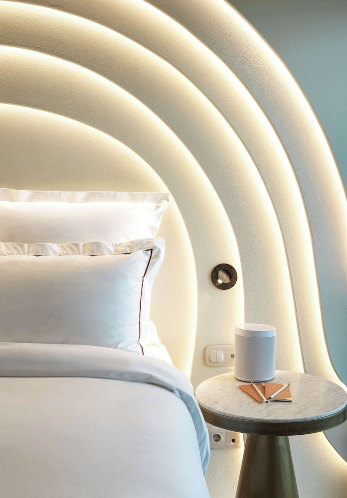 Deluxe Suite, 1 King Bed, Sea View - Photo 9