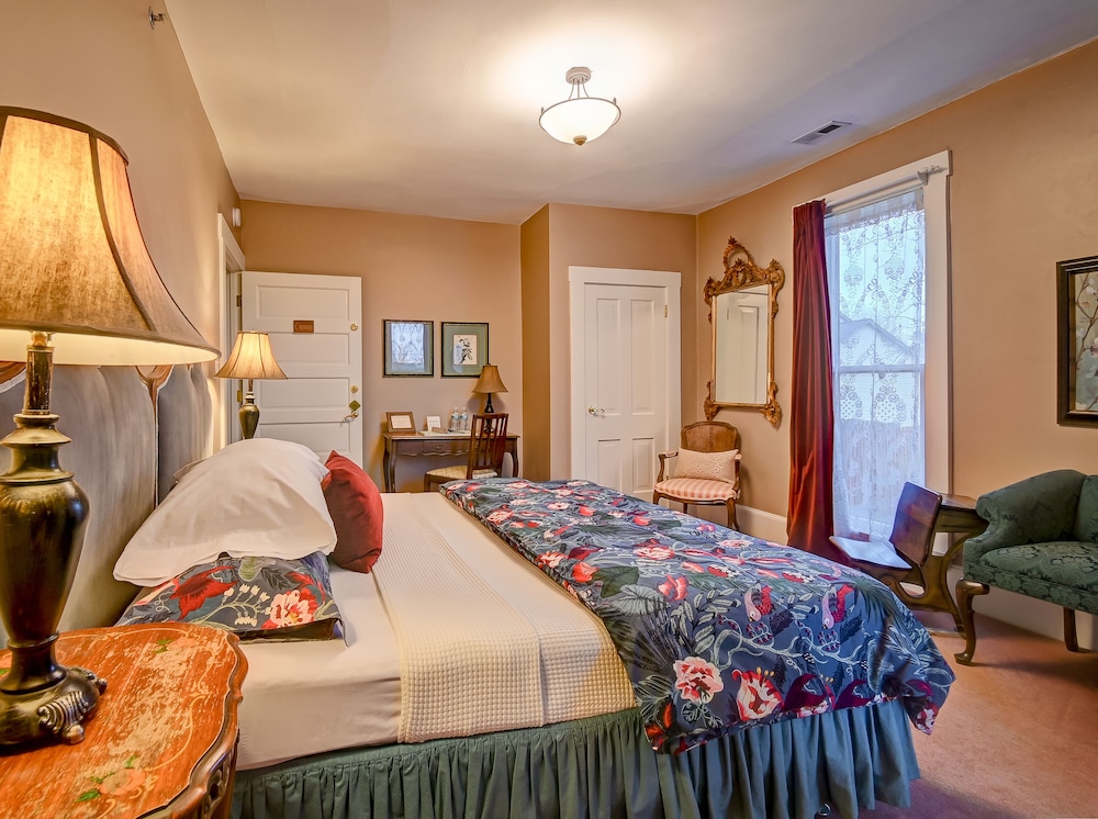 Caldwell Premium Suite photo 3