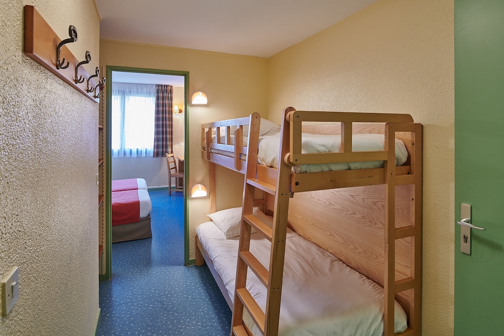 Room 4 persons photo 2