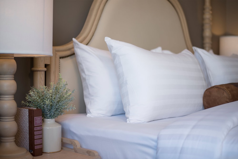Riverside Deluxe King Room