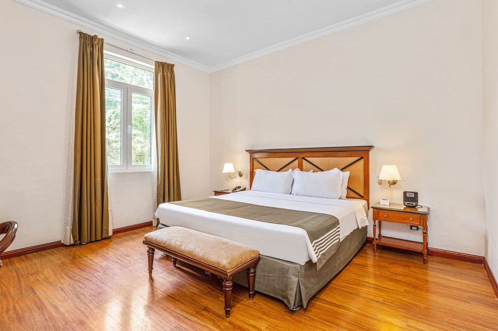 Deluxe Room, 1 King Bed - Photo 5