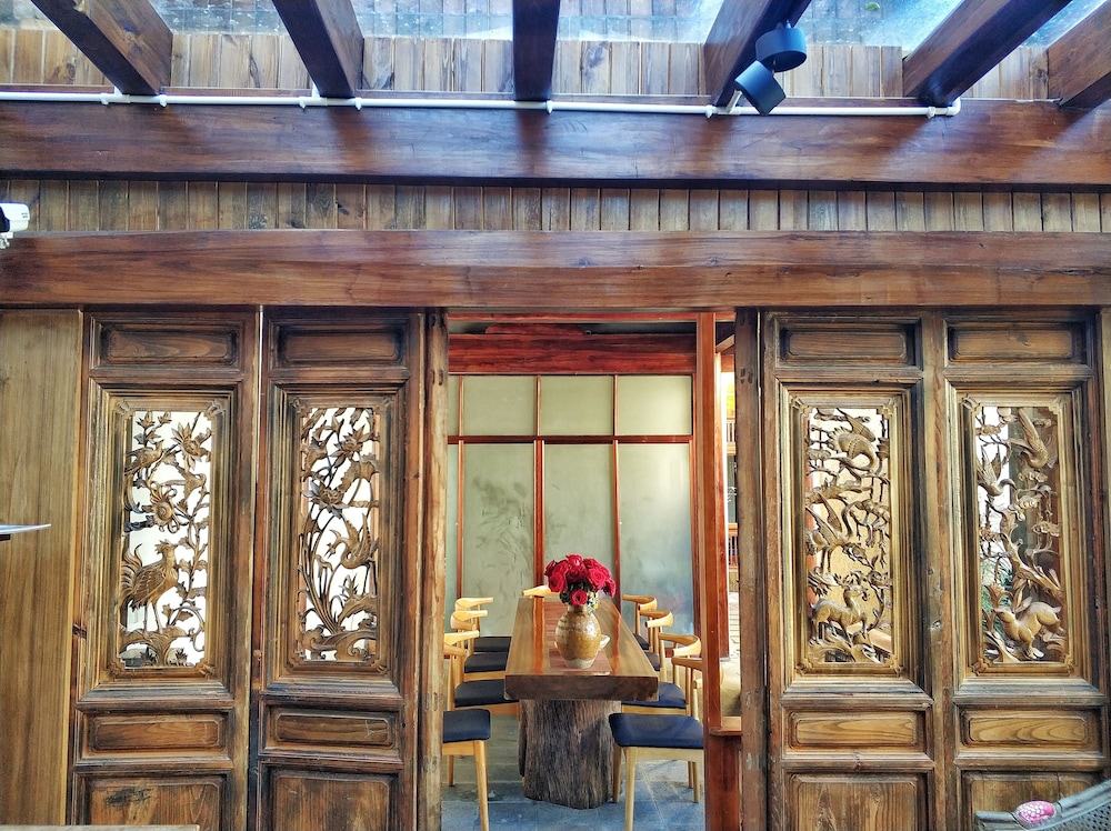 Family Room, Garden View photo 3