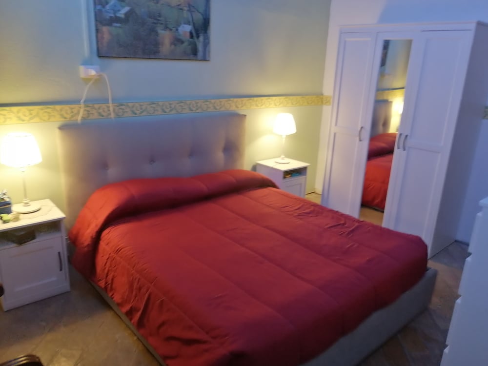 Double Room, Non Smoking (Shared Bathroom)