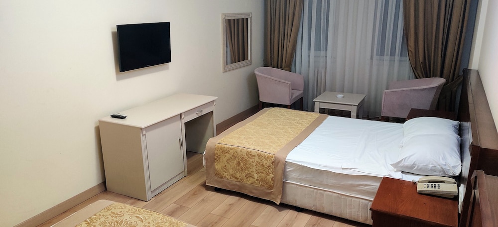 Standard Double or Twin Room photo 1