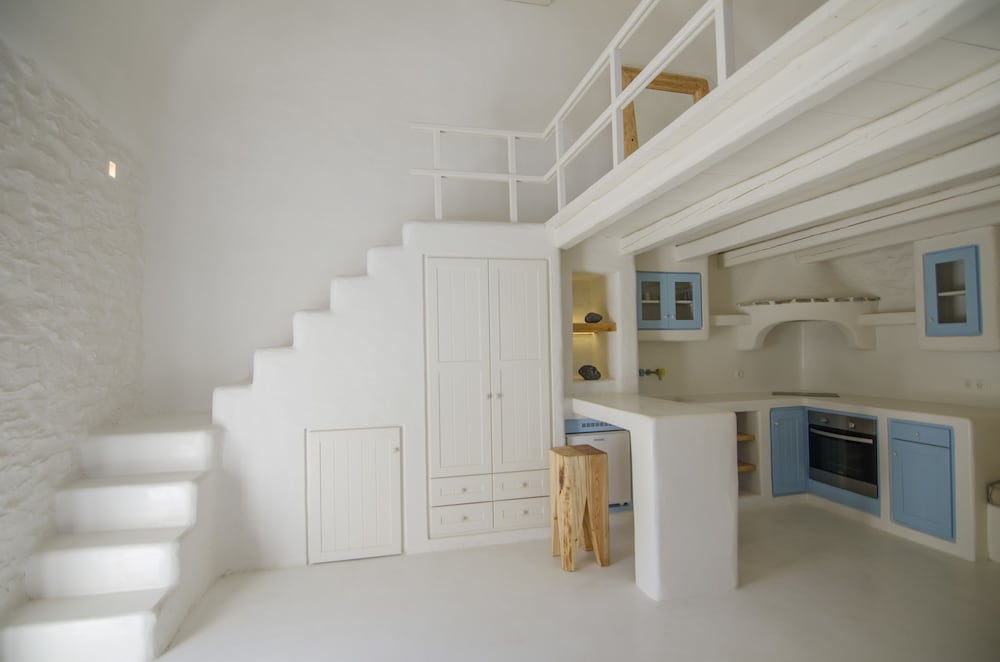 Traditional Studio (Superior) - Photo 12
