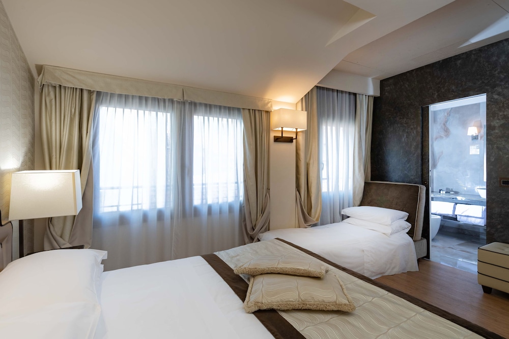 Triple Room (Charming - Internal View)