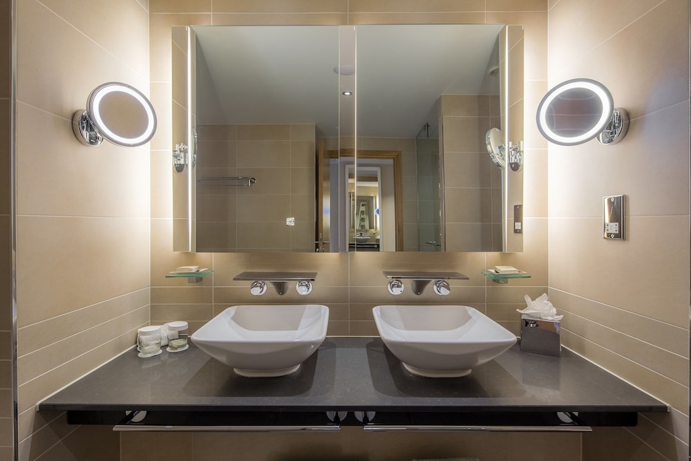 King One Bedroom Suite - Photo 6