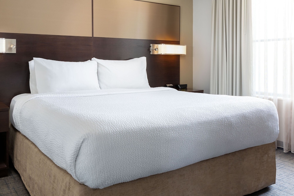 Suite, 1 Double Bed (Hearing Accessible) photo 3