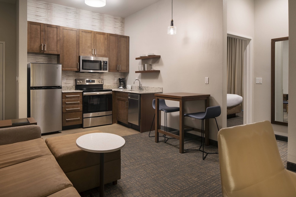 Suite, 1 Bedroom - Photo 2
