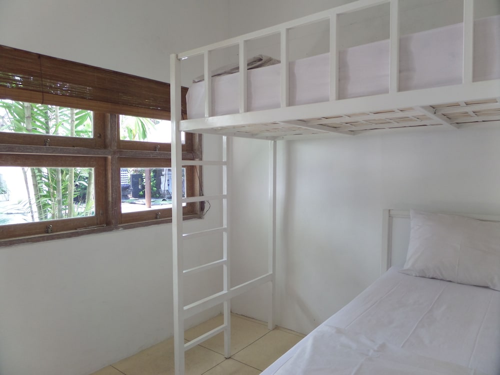 Standard Room, Non Smoking (Twin Standard) photo 3