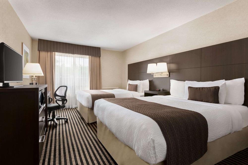 Room, 2 Queen Beds, Non Smoking photo 1