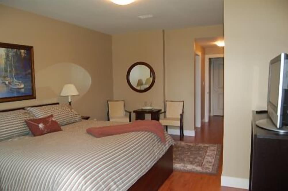 Panoramic Suite, 1 King Bed, Ocean View, Sea Facing photo 2