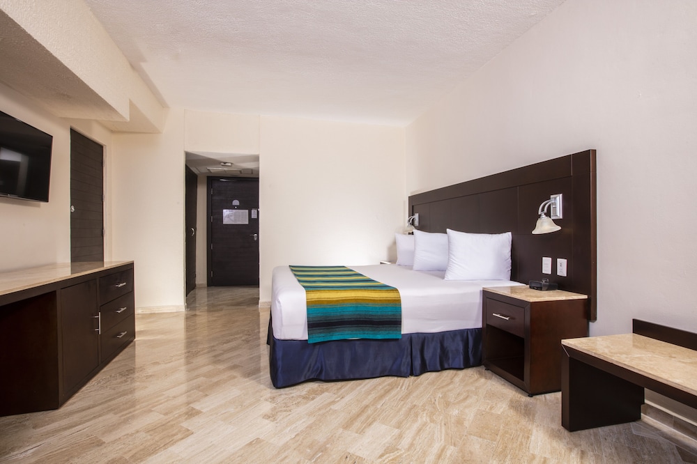 Honeymoon Room thumbnail 5