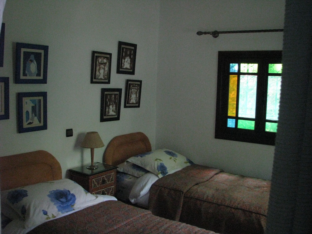 Twin Room, Smoking photo 3