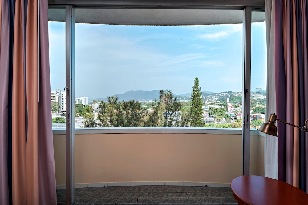 Deluxe Room, 2 Queen Beds, Balcony - Photo 3