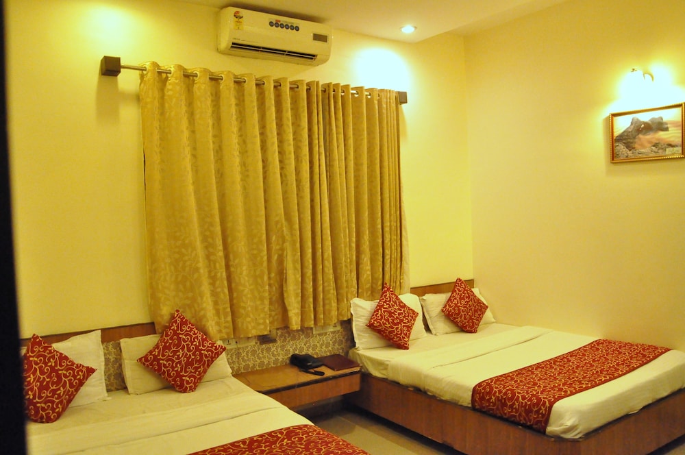Classic Quadruple Room, 2 Double Beds, Non Smoking photo 2